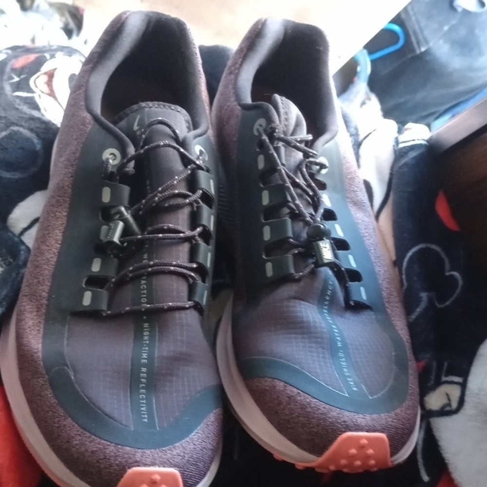 Men's Black and Brown Athletic Shoes